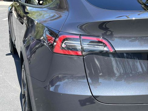 Used 2025 Tesla Model Y Long Range AWD/4WD image 49