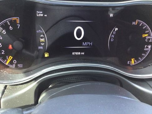 Used 2022 Jeep Grand Cherokee Limited image 44