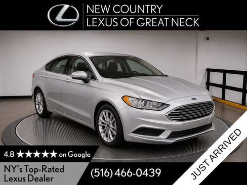 Used 2018 Ford Fusion SE w/ Fusion SE Technology Package FWD image 1