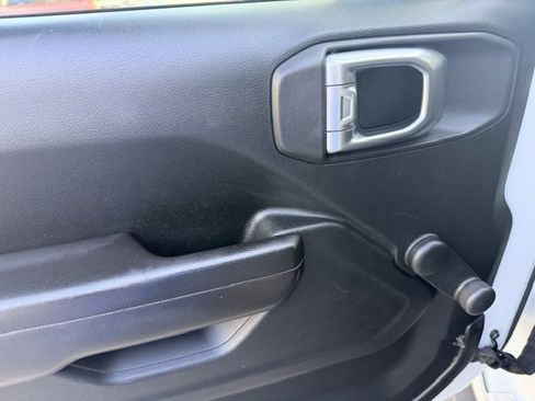 Used 2018 Jeep Wrangler Unlimited Sport AWD/4WD image 9