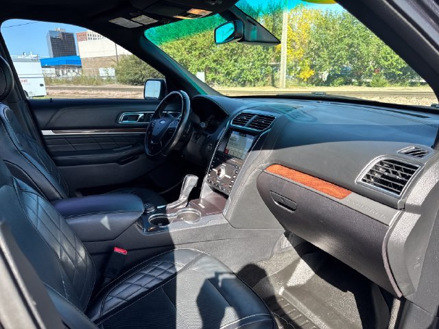 Used 2017 Ford Explorer Platinum AWD/4WD image 27