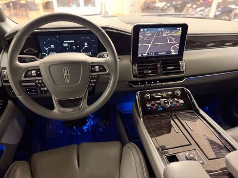 Used 2018 Lincoln Navigator Reserve w/ Technology Package AWD/4WD image 15