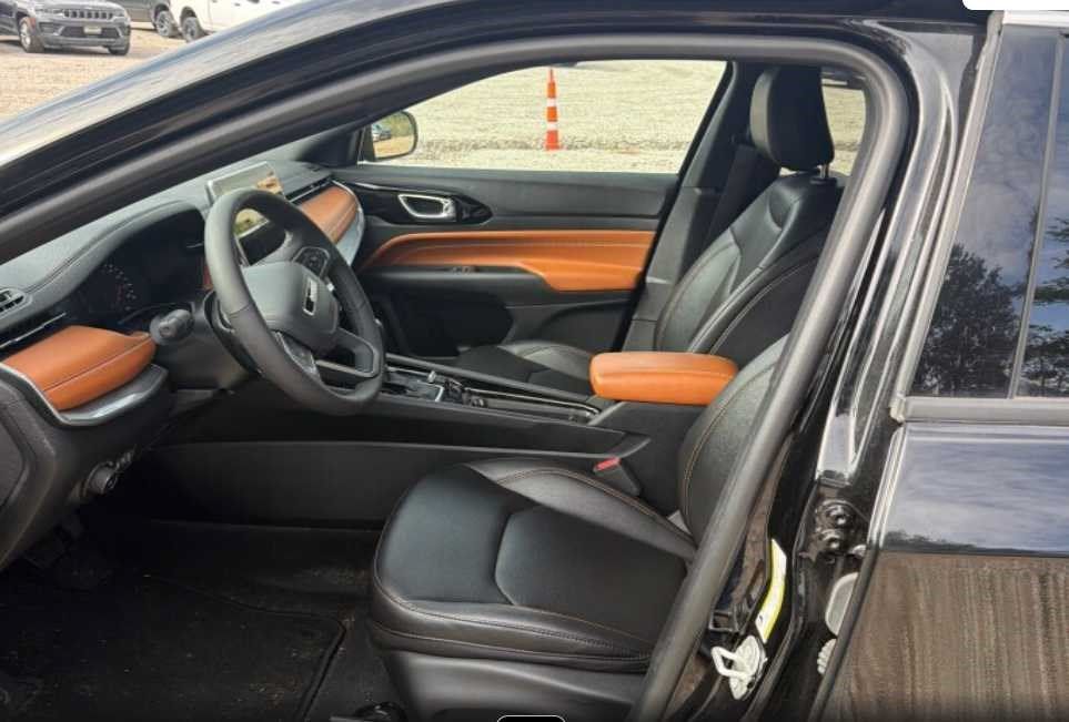 Used 2024 Jeep Compass Limited AWD/4WD image 8