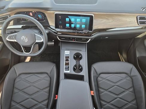 New 2026 Volkswagen Atlas SE FWD image 24