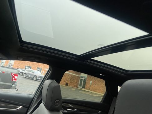 Used 2024 Cadillac XT5 Sportv w/ Technology Package image 9