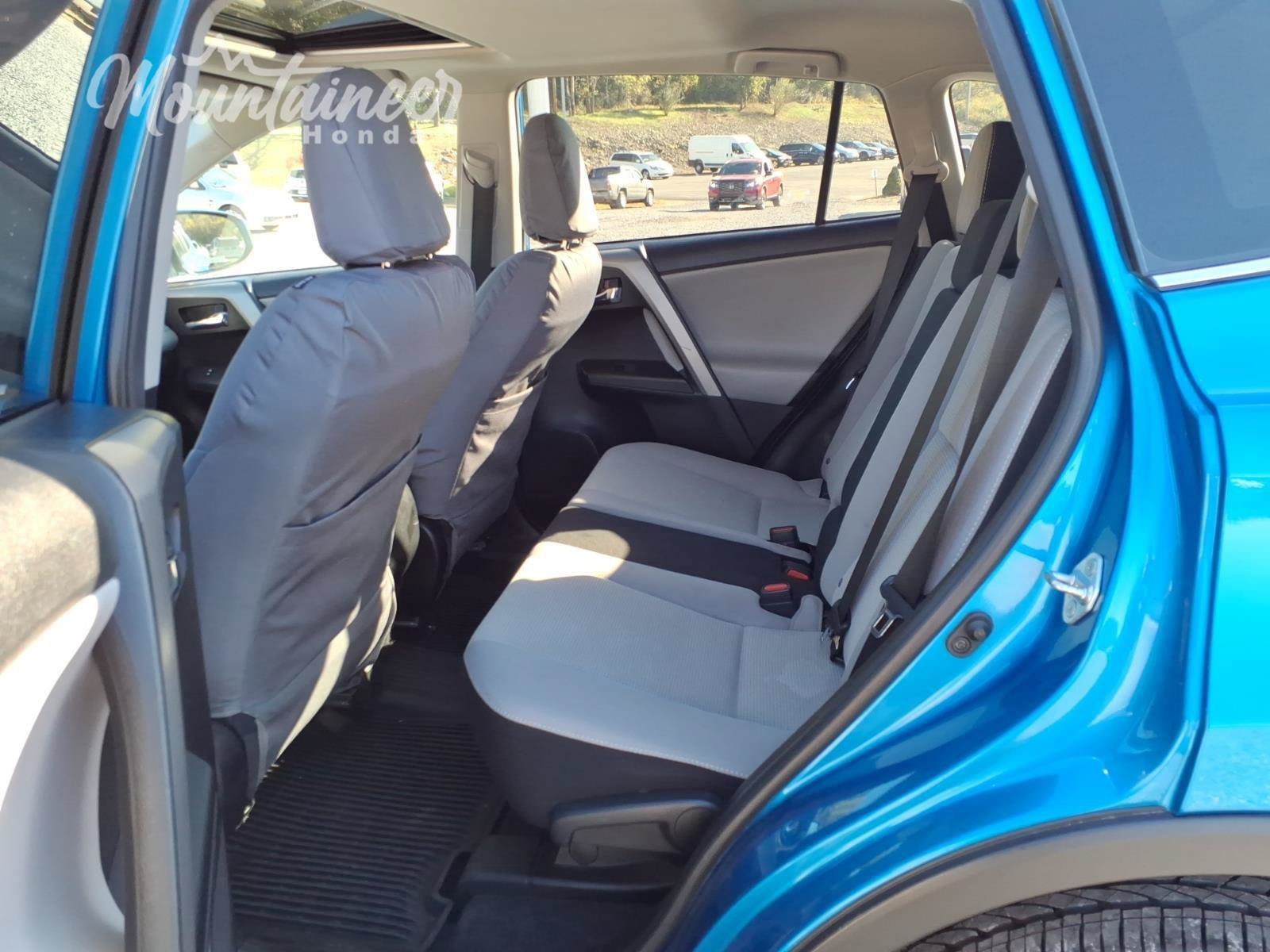 Used 2017 Toyota RAV4 XLE AWD/4WD image 16