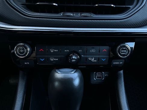 Used 2025 Jeep Compass Trailhawk image 27