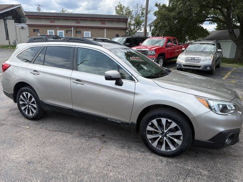 Used 2016 Subaru Outback 2.5i Limited AWD/4WD image 3