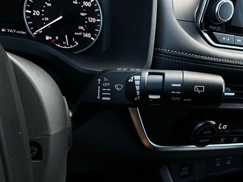 Used 2025 Nissan Rogue SV image 36