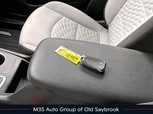 Used 2021 Chevrolet Equinox LT image 35