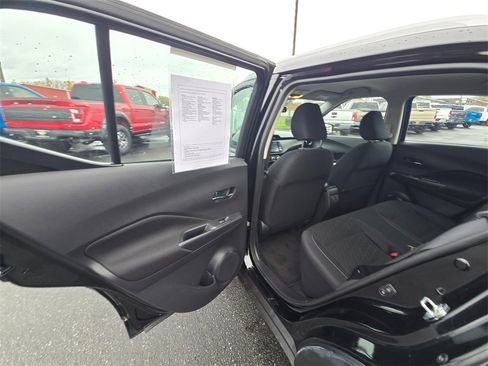 Used 2024 Nissan Kicks SV image 17