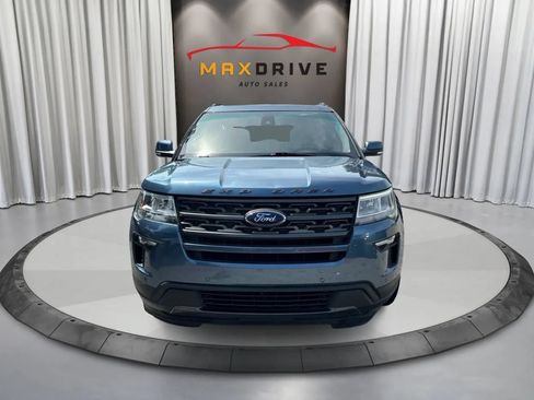Used 2018 Ford Explorer XLT w/ Equipment Group 202A FWD image 2