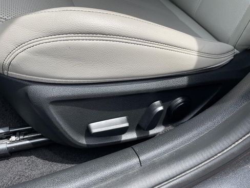 Used 2020 Genesis G70 2.0T RWD image 13