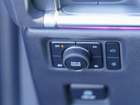 Used 2026 Ford Expedition Platinum image 24