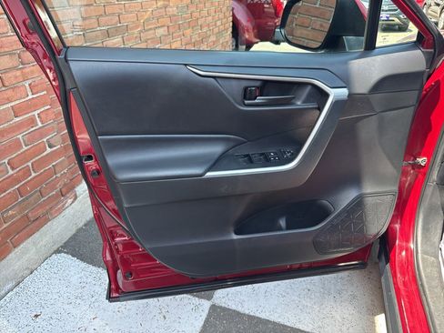 Used 2020 Toyota RAV4 LE w/ All Weather Liner Package AWD/4WD image 33