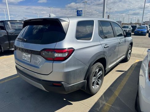 Used 2023 Honda Pilot EX-L image 3