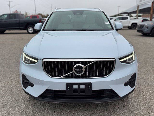Used 2024 Volvo XC40 B5 Plus AWD/4WD image 2
