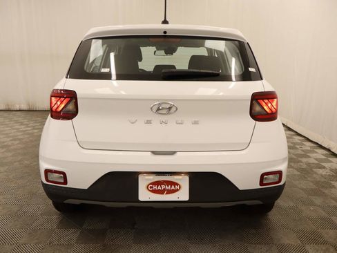 Used 2025 Hyundai Venue SE image 5