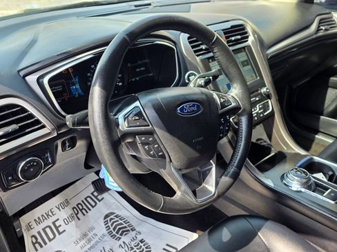 Used 2017 Ford Fusion SE w/ Equipment Group 201A image 13