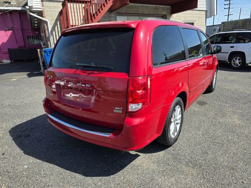 Used 2016 Dodge Grand Caravan SXT w/ Rear Park Assist Package FWD image 14