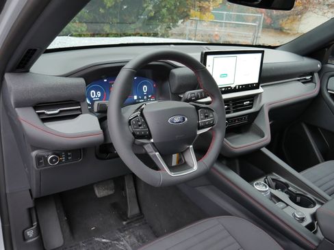 New 2026 Ford Explorer ST-Line w/ ST-Line Street Pack image 4