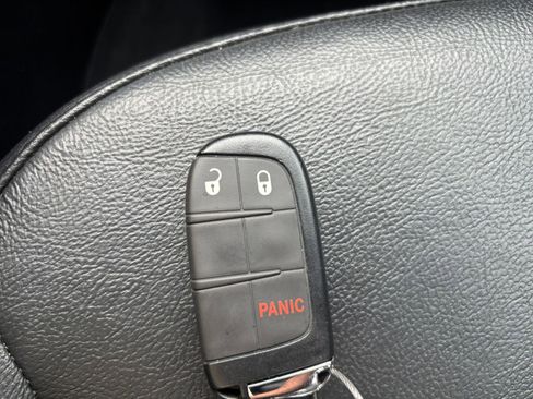 Used 2025 Jeep Compass Trailhawk AWD/4WD image 21