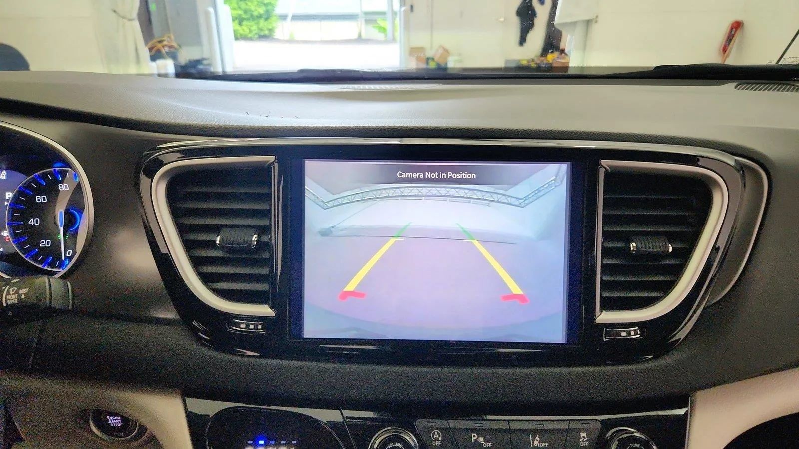 Used 2024 Chrysler Pacifica Touring-L FWD image 17