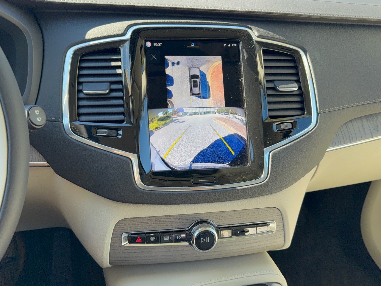 Certified 2025 Volvo XC90 T8 Ultra w/ Protection Package Premier AWD/4WD image 22