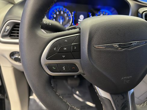 Used 2023 Chrysler Voyager LX image 16