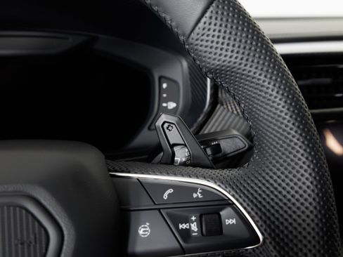 Used 2025 Lamborghini Urus Performante AWD/4WD image 22