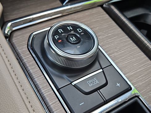 Used 2024 Ford Expedition Limited image 16