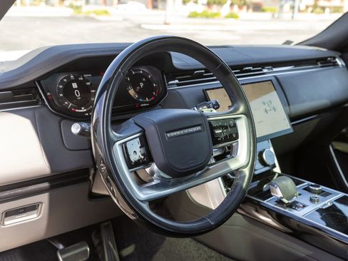 Used 2023 Land Rover Range Rover SE image 23