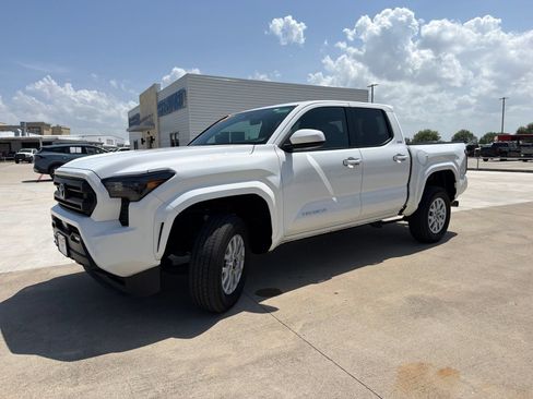 Used 2024 Toyota Tacoma SR5 RWD image 3