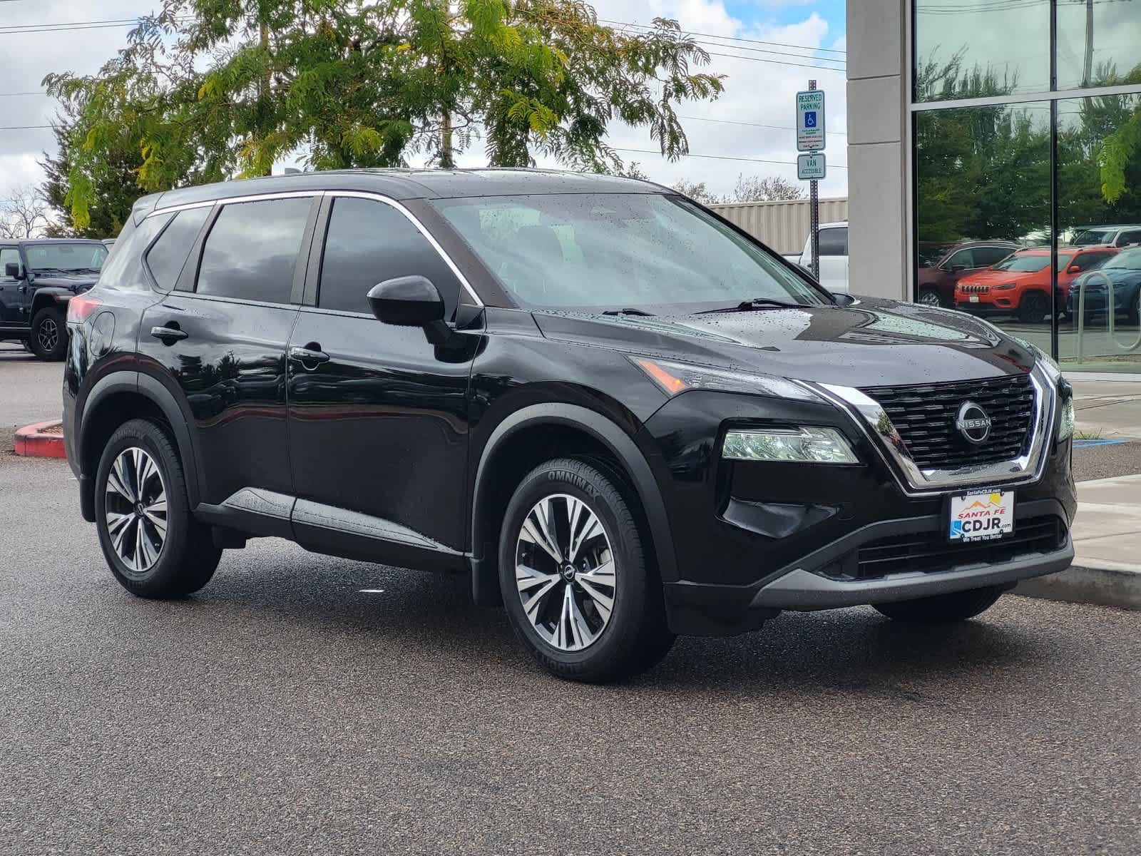 Used 2023 Nissan Rogue SV AWD/4WD image 3