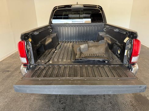 Used 2017 Toyota Tacoma TRD Off-Road w/ Tow Package (A/T) AWD/4WD image 8