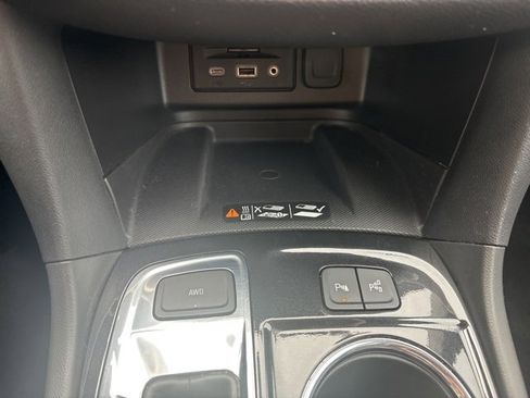 Used 2023 Chevrolet Equinox Premier image 15