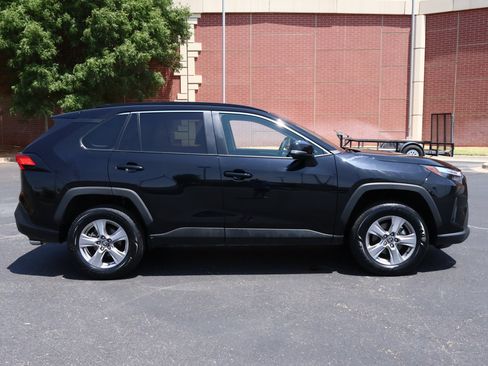 Used 2025 Toyota RAV4 XLE AWD/4WD image 29