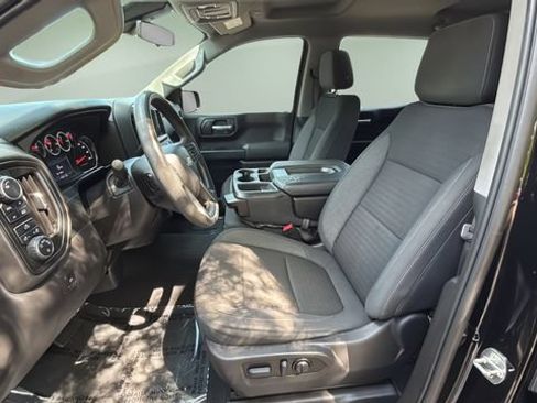 Used 2022 Chevrolet Silverado 1500 Custom w/ Safety Confidence Package AWD/4WD image 18