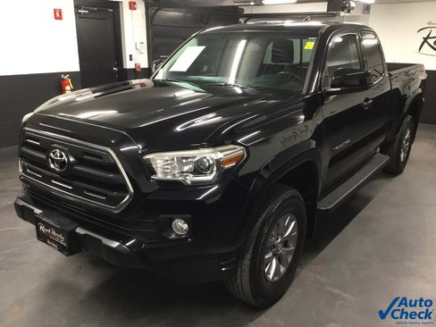 Used 2017 Toyota Tacoma SR5 image 6