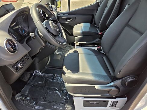 New 2025 Mercedes-Benz eSprinter 170 Cargo image 11