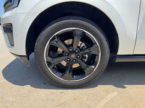 Used 2022 Ford Expedition Limited RWD image 10