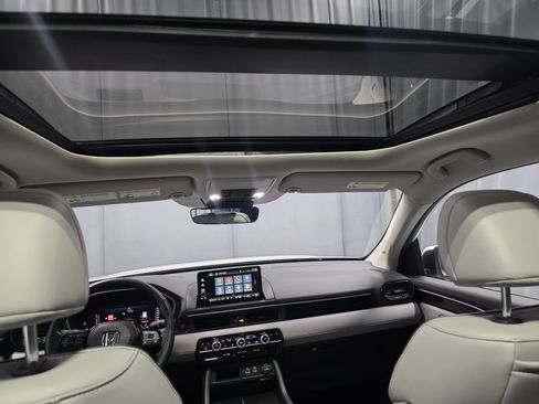 Used 2025 Honda Pilot Elite image 16