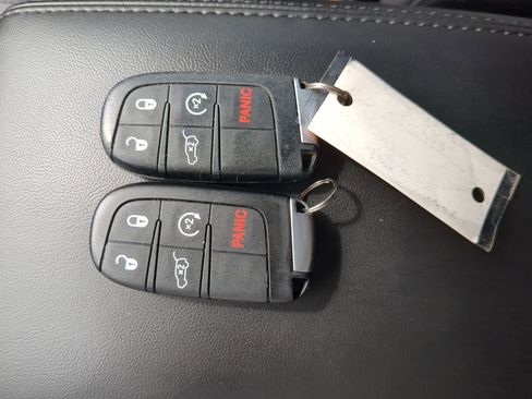 Used 2021 Jeep Grand Cherokee Laredo X image 27