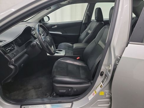 Used 2014 Toyota Camry SE w/ Leather Package image 12