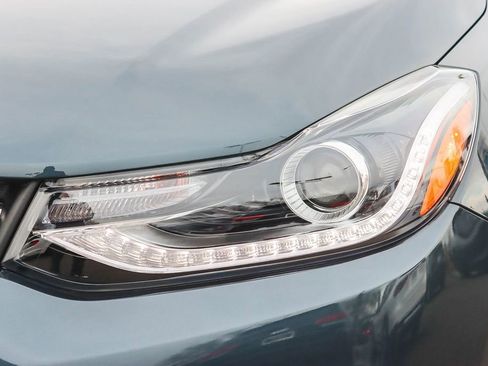 Certified 2022 Chevrolet Trax LT w/ LT Convenience Package image 7