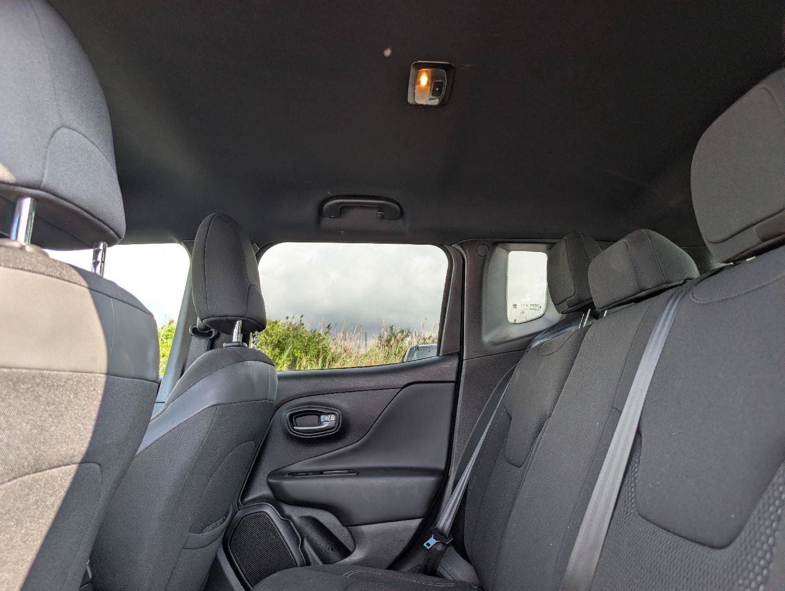 Used 2022 Jeep Renegade Altitude AWD/4WD image 10