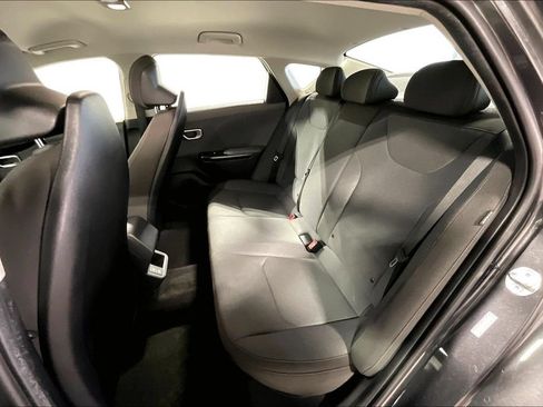 Used 2025 Kia K4 FWD image 31
