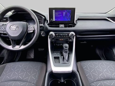 Used 2025 Toyota RAV4 XLE FWD image 15