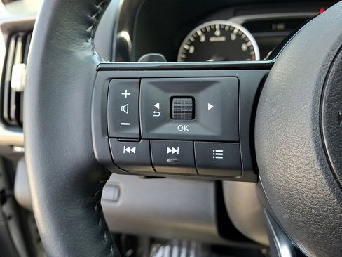 Used 2023 Nissan Pathfinder SL w/ Lighting Package (N92) image 22