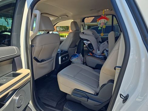 Used 2022 Ford Expedition Max XLT RWD image 4